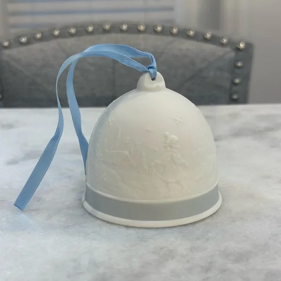 Lladró 1994 Winter Bell porcelain ornament